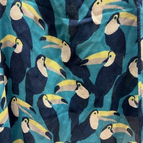 Toucan, bird scarf, lightweight, frayed edging - Picture 2 of 3
